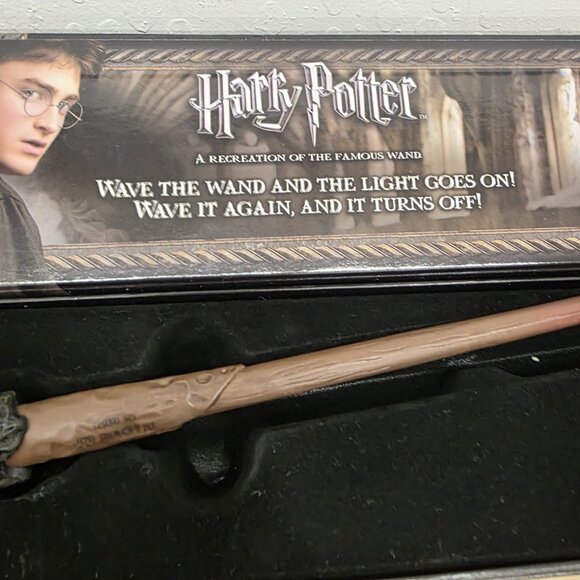 Harry Potter Wand With Illuminating Tip The Noble Collection WORKS!!! - Picture 4 of 9